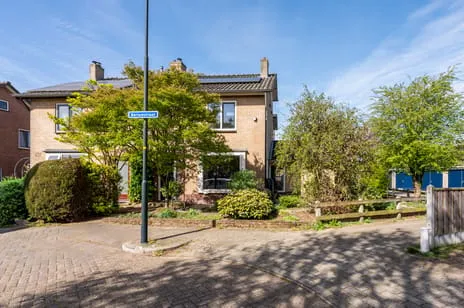 Twee-onder-één-kap te koop: Bariumstraat 18, Winkewijert Apeldoorn