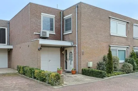 Tussenwoning te koop: Barnsteenstraat 31, Edelstenenbuurt Alphen Aan Den Rijn