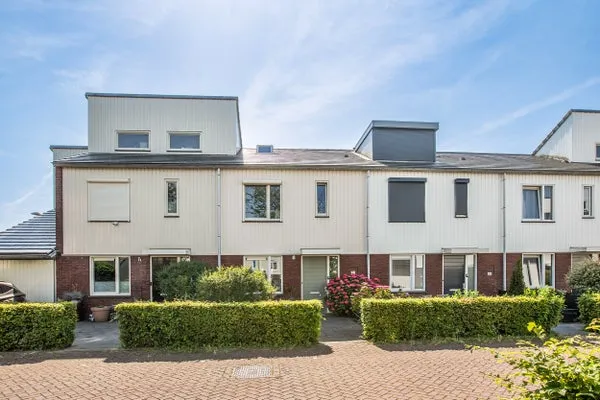 Terraced house for sale: Baron De Coubertinlaan 92, Hoofddorp Floriande Oost Hoofddorp