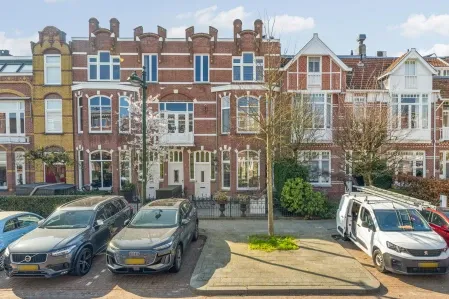 Tussenwoning te koop: Baronielaan 124, Breda