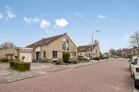 Twee-onder-één-kap te koop: Baronielaan 14, Emmeloord-de Erven Emmeloord