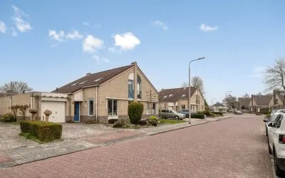 Twee-onder-één-kap te koop: Baronielaan 14, Emmeloord-de Erven Emmeloord