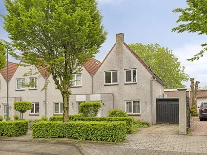 Hoekwoning te koop: Baronielaan 2, Zuidoost Alphen Alphen