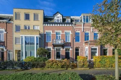 Tussenwoning te koop: Baronielaan 90, Breda