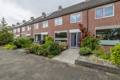 Terraced house for sale: Bartokstraat 33, Componistenbuurt Lisse