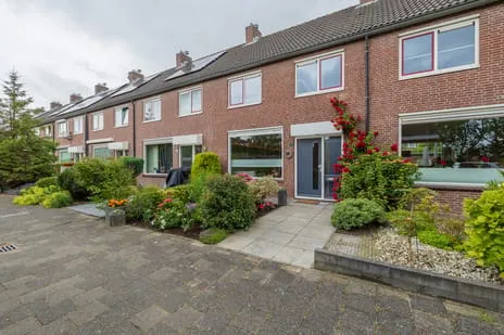 Tussenwoning te koop: Bartokstraat 33, Componistenbuurt Lisse