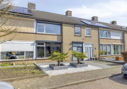 Tussenwoning te koop: Bartókstraat 72, de Helster Elst
