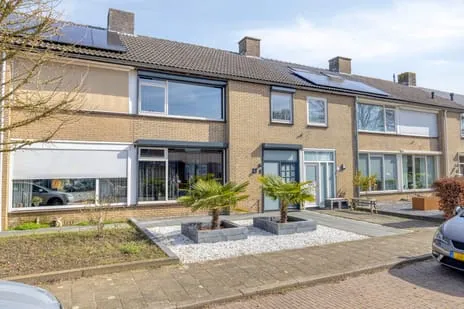 Tussenwoning te koop: Bartókstraat 72, de Helster Elst (Ge)
