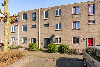 Tussenwoning te koop: Basilicumweg 88, Kruidenwijk Midden-oost Almere