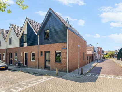 Hoekwoning te koop: Bassingracht 46, Visbuurt Den Helder