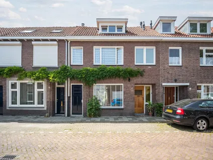 Tussenwoning te koop: Bataviastraat 19, Loven Oost Tilburg
