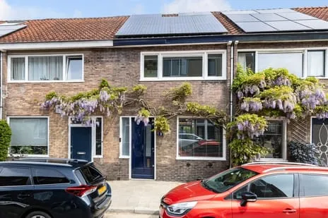Tussenwoning te koop: Bataviastraat 5, Laan van Nieuw-Guinea, Spinozaweg e.o. Utrecht