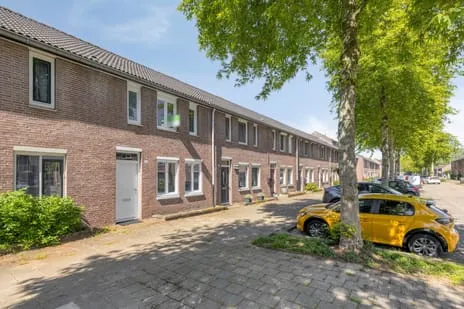 Tussenwoning te koop: Batenburglaan 65, Gesworen Hoek West Tilburg