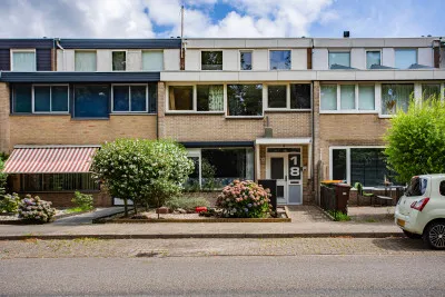 Tussenwoning te koop: Batenstein 18, De Steinen Ede