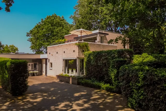 Twee-onder-één-kap te koop: Bavelselaan 327, Overakker Breda