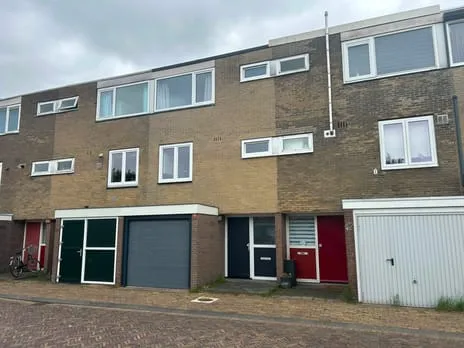 Tussenwoning te huur: Beatrix de Rijkstraat 40, Bleriotlaan Beverwijk