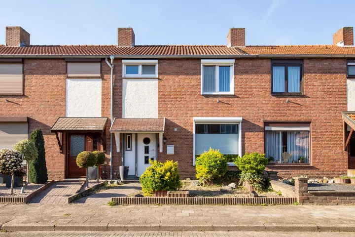 Tussenwoning te koop: Beatrixlaan 13, Posterholt