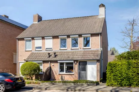 Twee-onder-één-kap te koop: Beatrixlaan 14, Ostade Asten