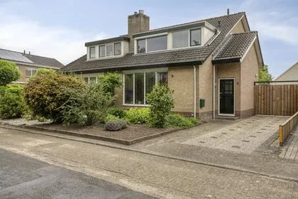 Twee-onder-één-kap te koop: Beatrixlaan 3, Beusichem Beusichem
