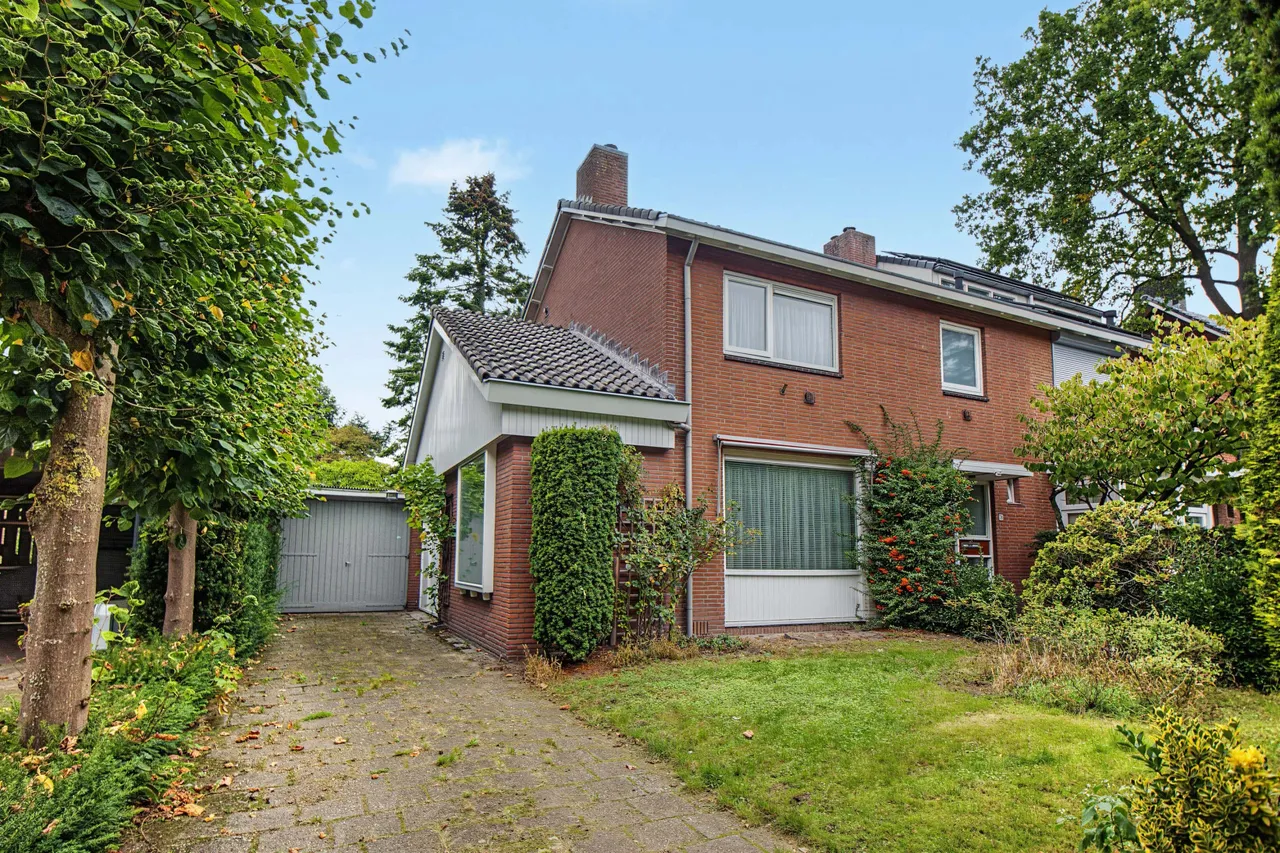 Twee-onder-één-kap te koop: Beatrixlaan 36, Ede