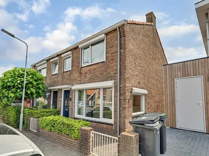 Twee-onder-één-kap te koop: Beatrixstraat 1, Yerseke - Kern Yerseke