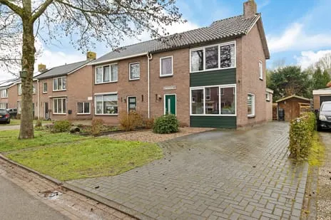 Twee-onder-één-kap te koop: Beatrixstraat 10, Borger-Centrum Borger