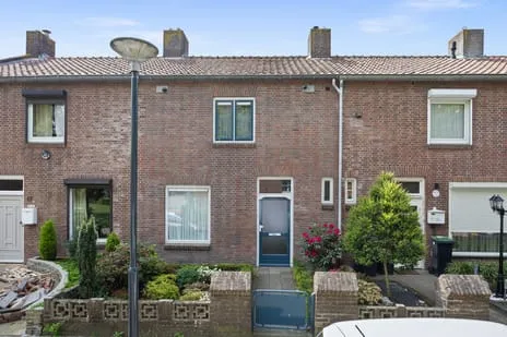 Tussenwoning te koop: Beatrixstraat 10, Centrum Waalwijk