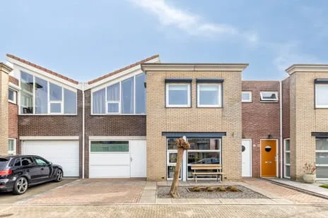 Tussenwoning te koop: Beatrixstraat 24, Kern Axel Axel