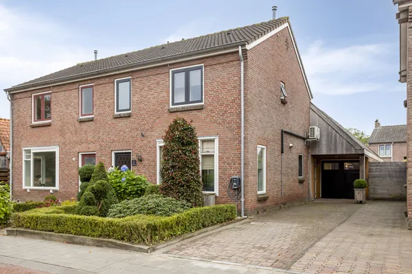 Huurwoning: Beatrixstraat 3 in De Lutte - €4.190 per maand - 177m²