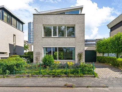 Twee-onder-één-kap te koop: Beatrixstraat 37, Rapenburg Leeuwarden