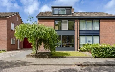 Tussenwoning te koop: Beatrixstraat 42, Zwaag - Buurt 30 01 Zwaag