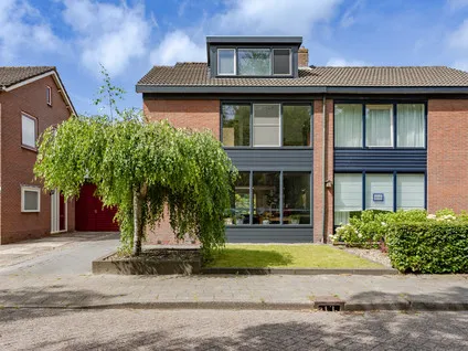 Tussenwoning te koop: Beatrixstraat 42, Zwaag - Buurt 30 01 Zwaag