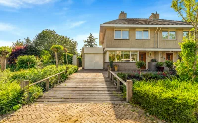 Twee-onder-één-kap te koop: Beeckzanglaan 64, Vondellaan Beverwijk