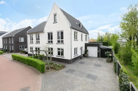 Twee-onder-één-kap te koop: Beekhof 1, Hoevelaken-Oranjebuurt-Horstbeek Hoevelaken
