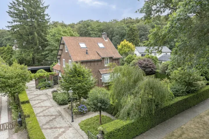 Vrijstaande woning te koop: Beekhuizenseweg 24, Velp-Noord boven spoorlijn Velp