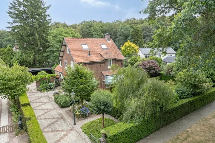 Vrijstaande woning te koop: Beekhuizenseweg 24, Velp-Noord boven spoorlijn Velp (Ge)