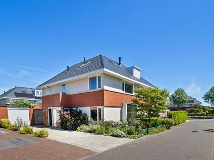 Twee-onder-één-kap te koop: Beekjufferhof 9, De Vissen 'S-Gravenhage