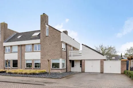 Twee-onder-één-kap te koop: Beeklaan 142, De Blaak Noord-Oost Tilburg