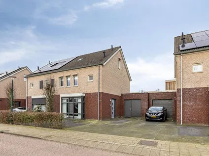 Tussenwoning te koop: Beemdstraat 24, De Beemd Heesch