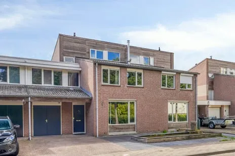 Terraced house for sale: Beethovenlaan 19, Overzuid Goes