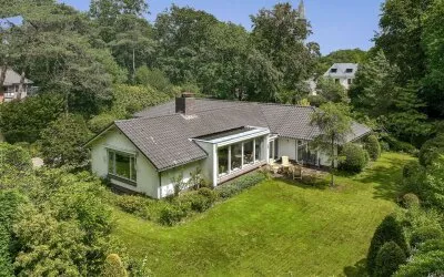 Detached house for sale: Beethovenlaan 22, Villaparken Hilversum