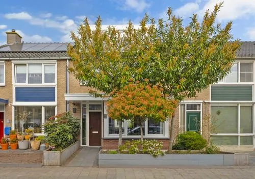 Tussenwoning te koop: Beethovenlaan 22, Componistenbuurt Oosterhout