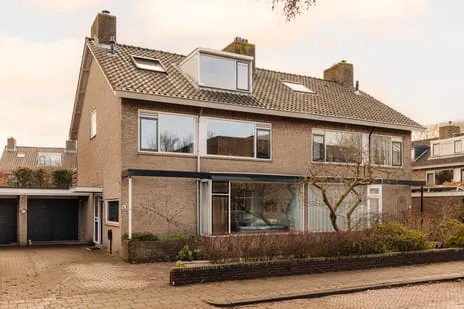 Tussenwoning te koop: Beetslaan 4, Bloemenwijk Voorschoten