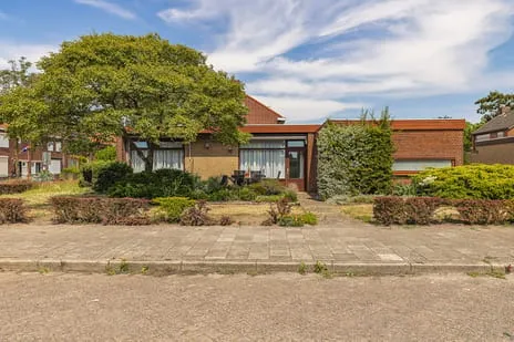 Corner house for sale: Begoniastraat 13A, Keijenburg Roosendaal