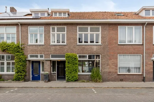 Tussenwoning te koop: Begoniastraat 6, Gerardusplein Eindhoven