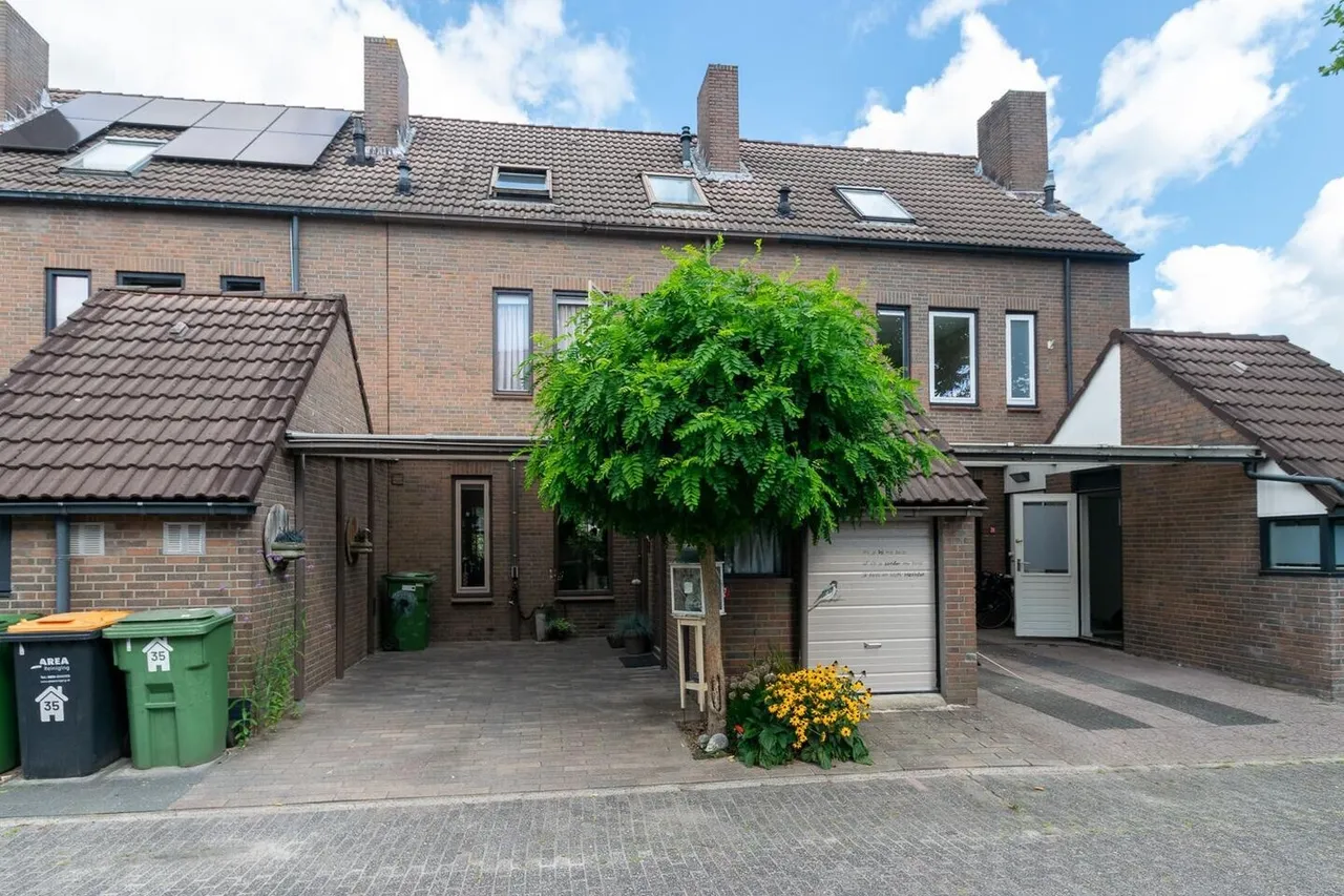 Tussenwoning te koop: Behringhof 37, Hoogeveen