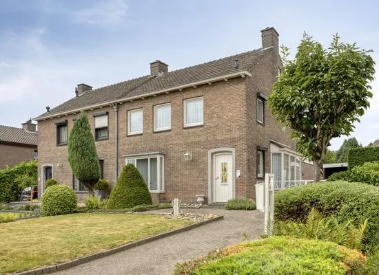 Twee-onder-één-kap te koop: Bekerbaan 37, Schimmert Schimmert