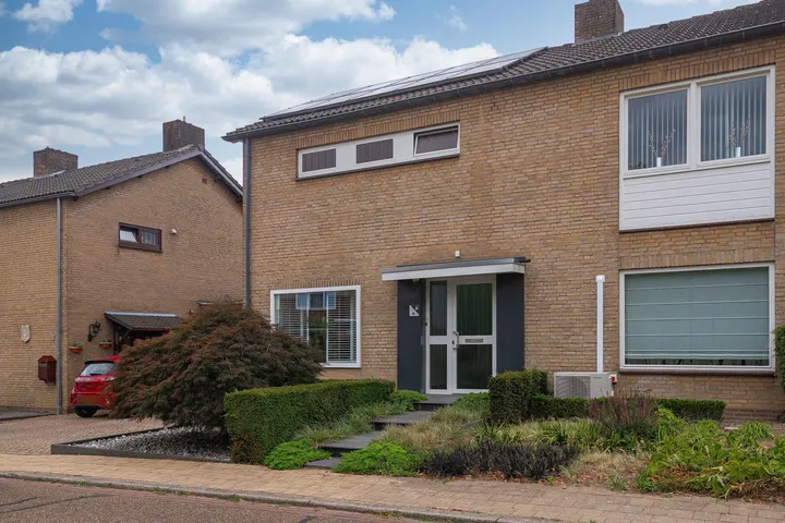 Tussenwoning te koop: Bellenkampweg 9, Oirsbeek Oirsbeek