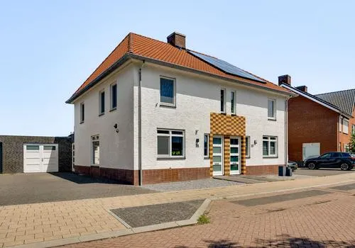 Twee-onder-één-kap te koop: Beltmolenstraat 35, Kern Roggel Roggel