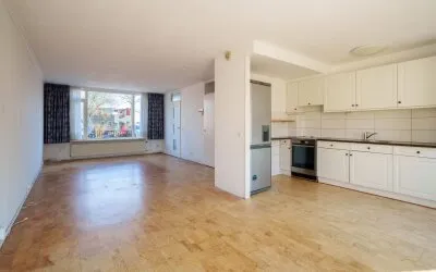 Tussenwoning te koop: Beltmolenstraat 4, Molenbuurt West Almere